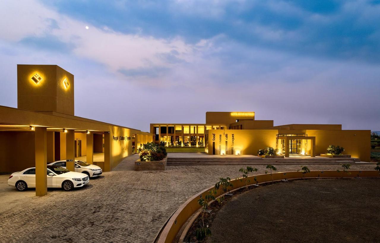 Hotel Mayur Express Sangamner Экстерьер фото