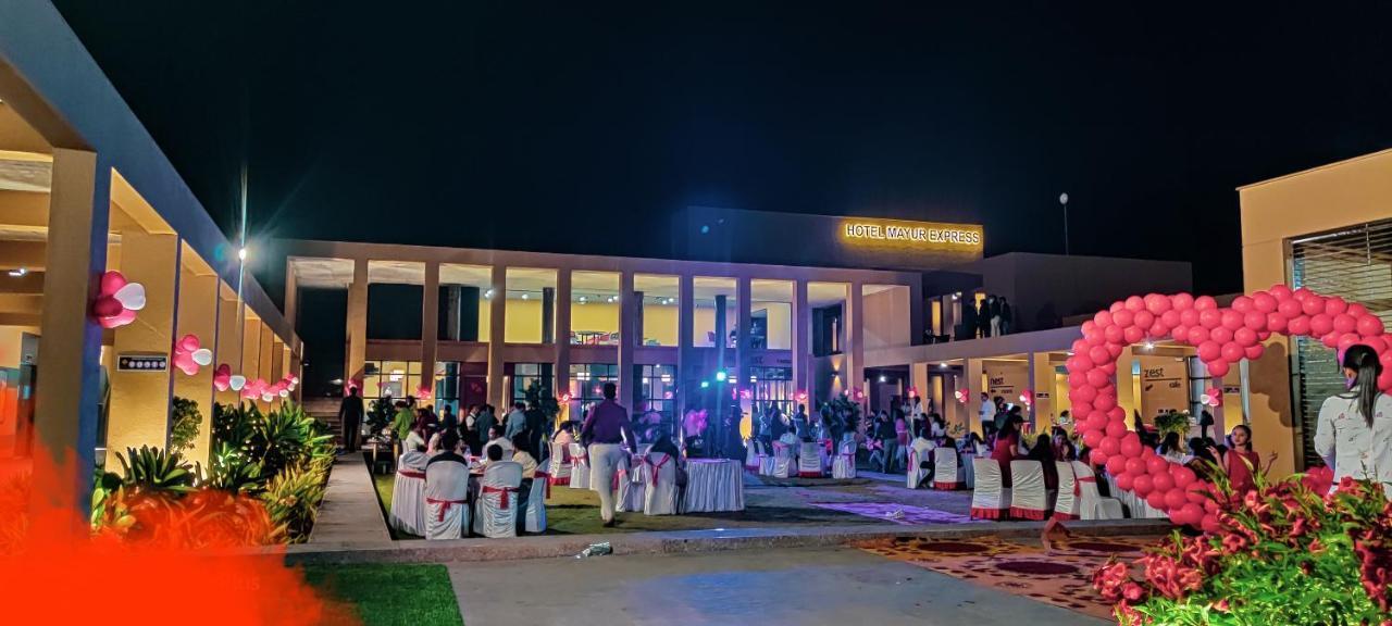 Hotel Mayur Express Sangamner Экстерьер фото