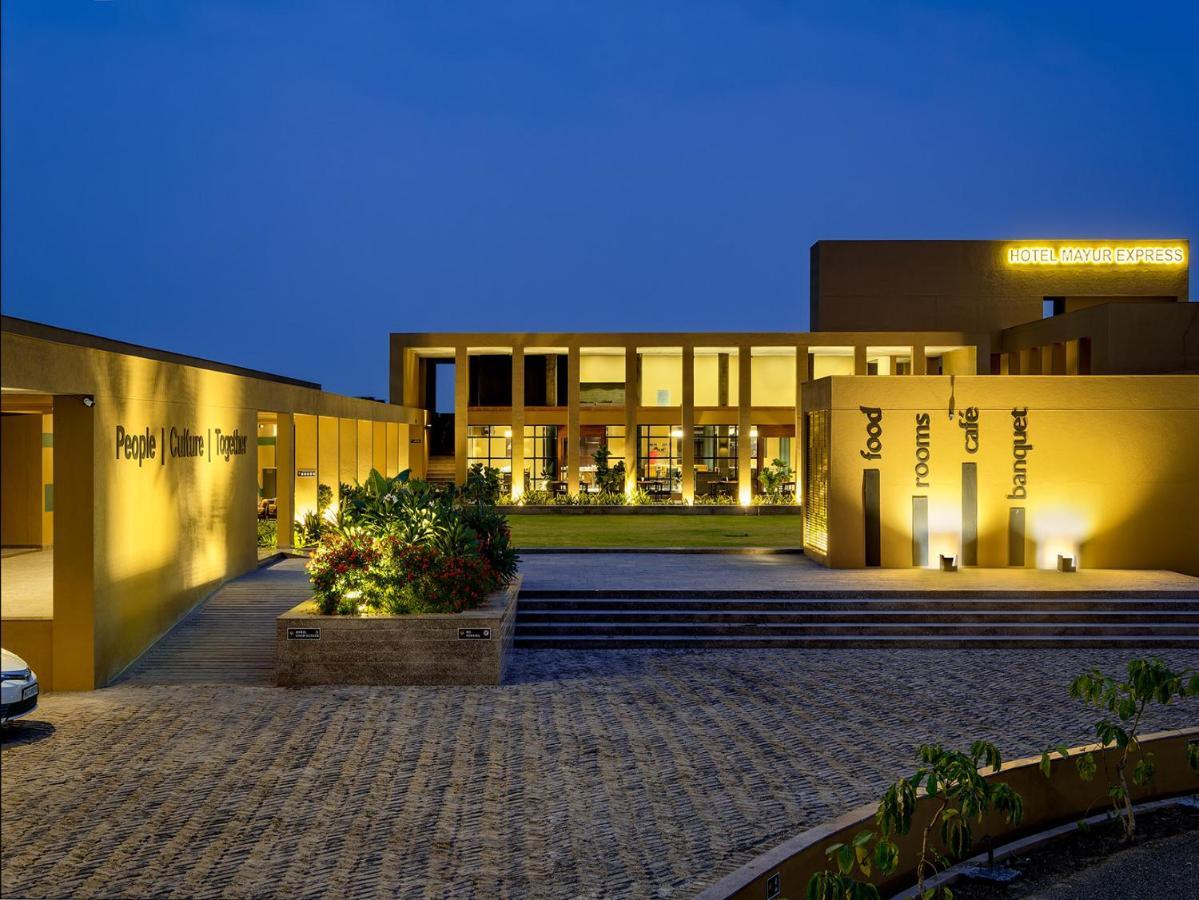 Hotel Mayur Express Sangamner Экстерьер фото