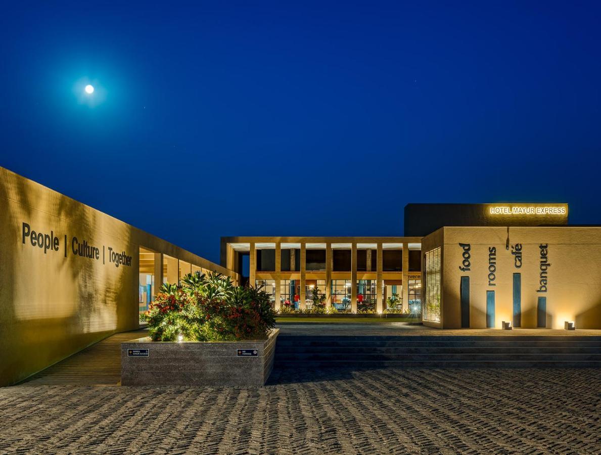 Hotel Mayur Express Sangamner Экстерьер фото